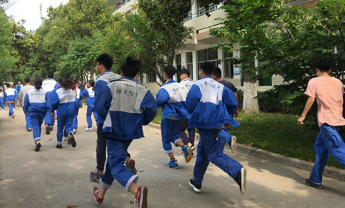 业余篮球爱好者如何通过集训提升技能?_1